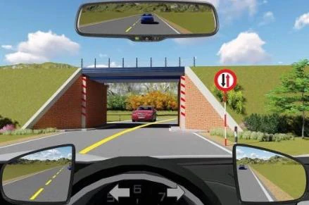 Hình minh họa câu 586: Xe nào phải nhường đường trong trường hợp này?